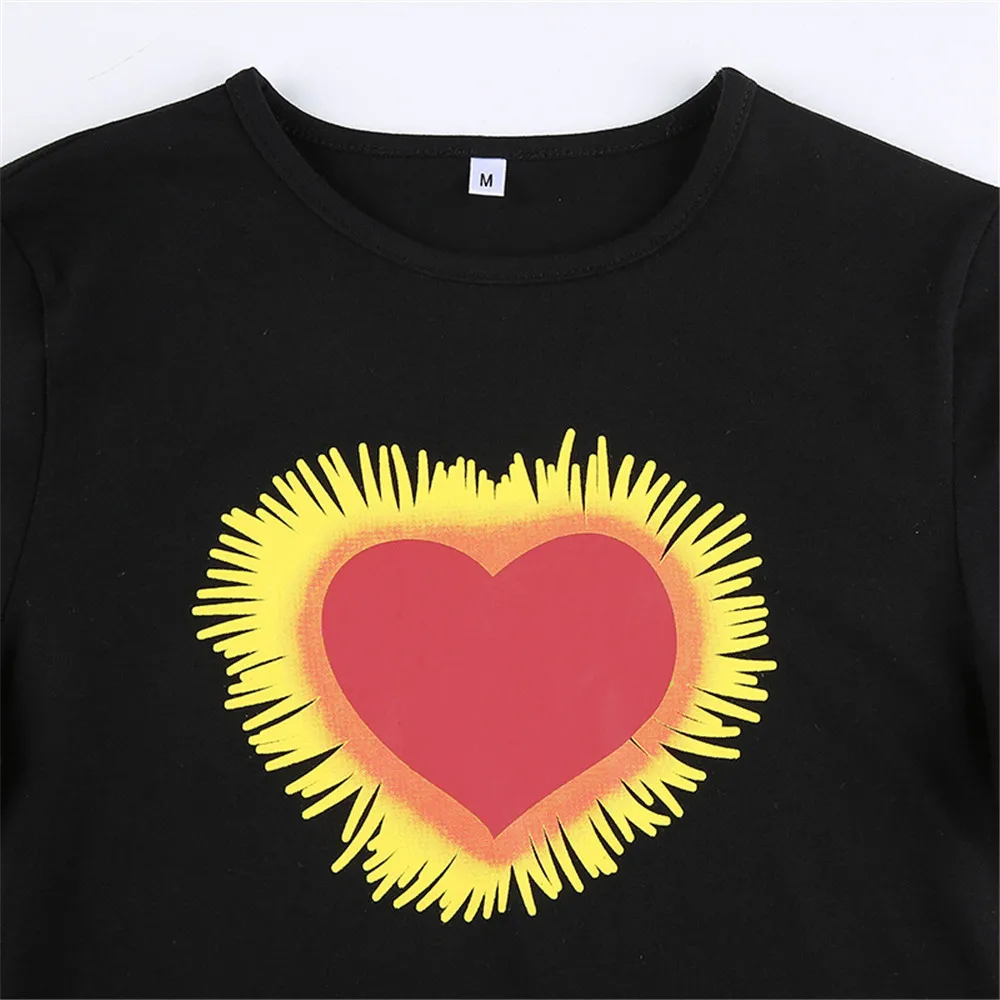 

Y2K Streetwear Heart Graphic Black T-shirts Vintage Cute O-neck Short Sleeve Cropped Tops E-girl Fashion Outfits 2021 Summer