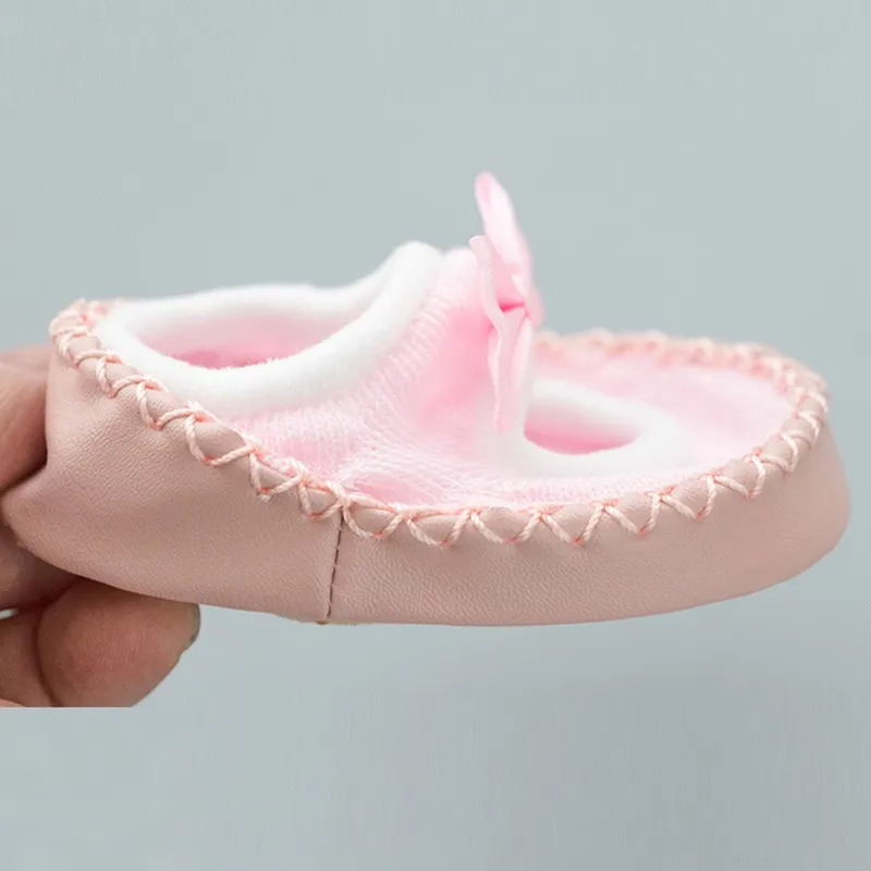Теплые нескользящие носки тапочки для малышей осенние хлопковые с бантом