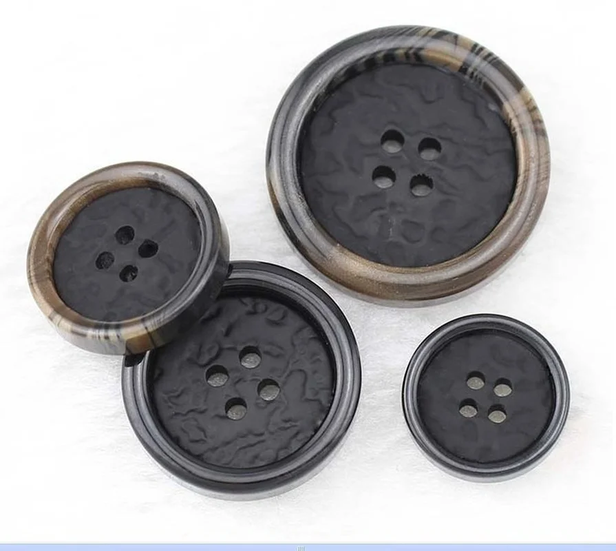 100pcs/bag High-grade Resin Four-eye Black Brown Button Coat Suit Windbreaker Coat Button 18mm-30mm Multi-size
