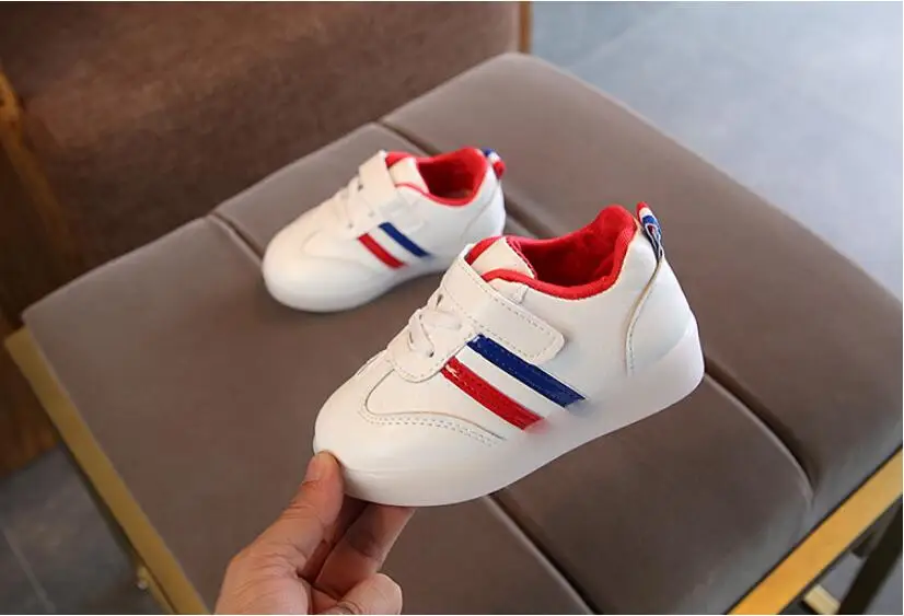 Oeak/ бренд; милая дышащая детская обувь; светильник; высокое качество; сезон осень; модные детские кроссовки для маленьких девочек и мальчиков; светодиодный