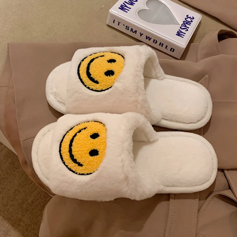 

2021 Симпатичные пушистые домашние тапочки со смайликом, женские сланцы из искусственного меха, женская домашняя обувь, зимние тапочки с откр...