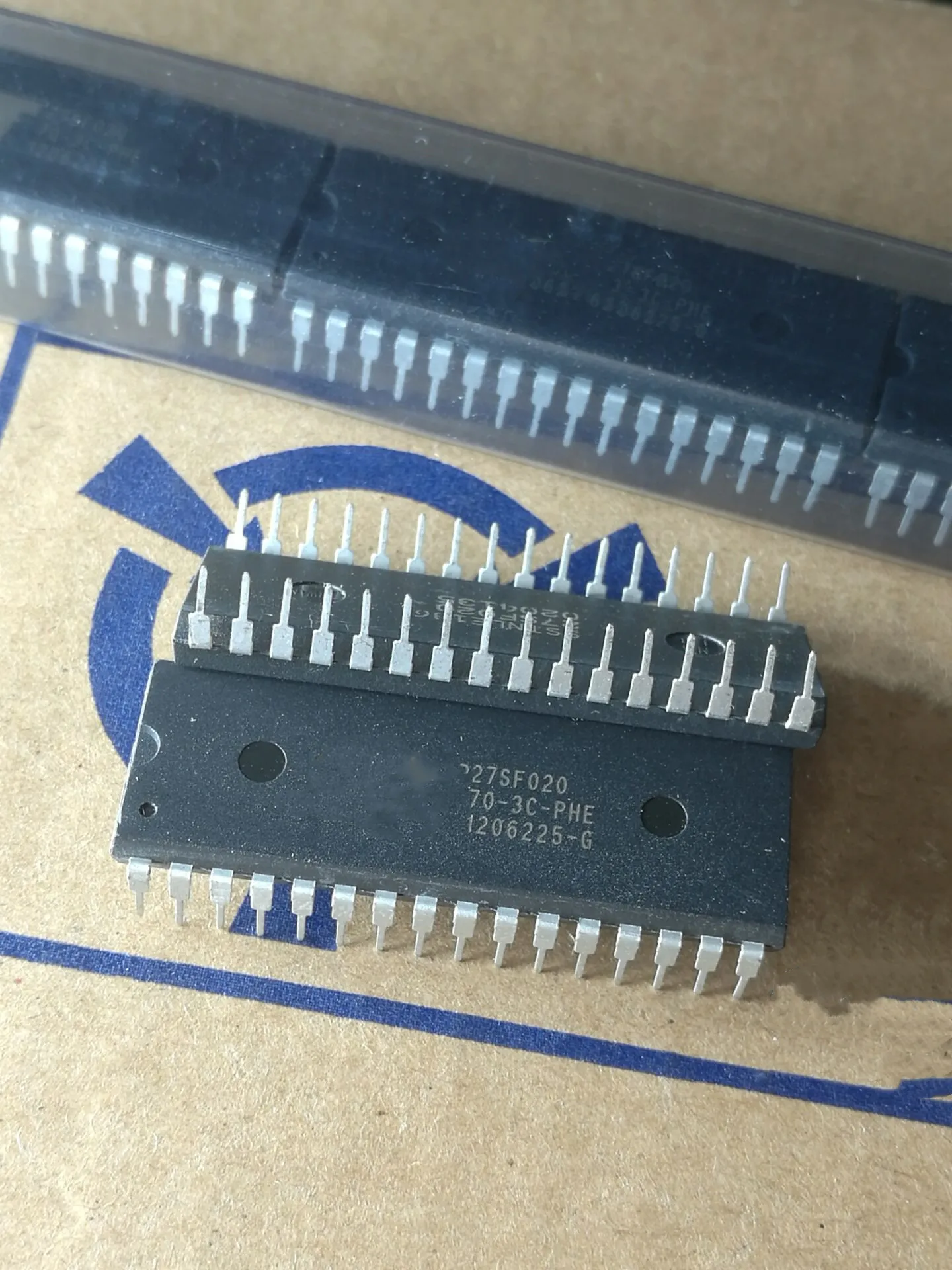 

1 шт. SST27SF020-70-3C-PHE SST27SF020 27SF020 DIP-32