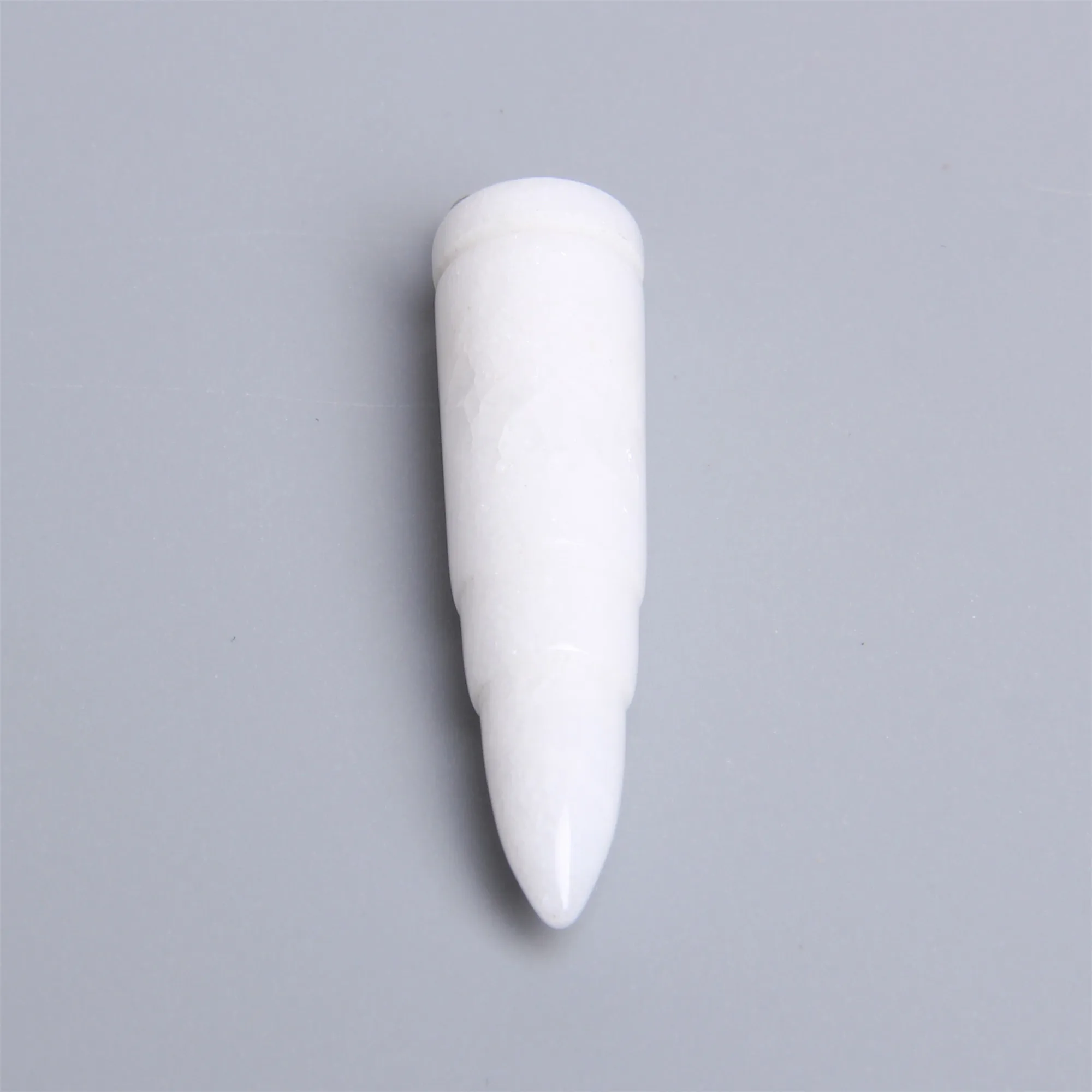 Ожерелье из натурального камня с пятью подвесками-пулями розового, голубого и белого цвета из натурального агата для женщин оптом.