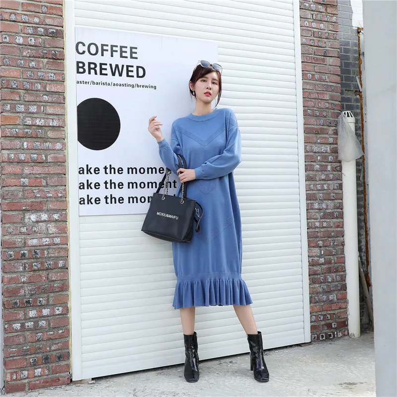 Женское трикотажное платье повседневное однотонное с оборками длинными