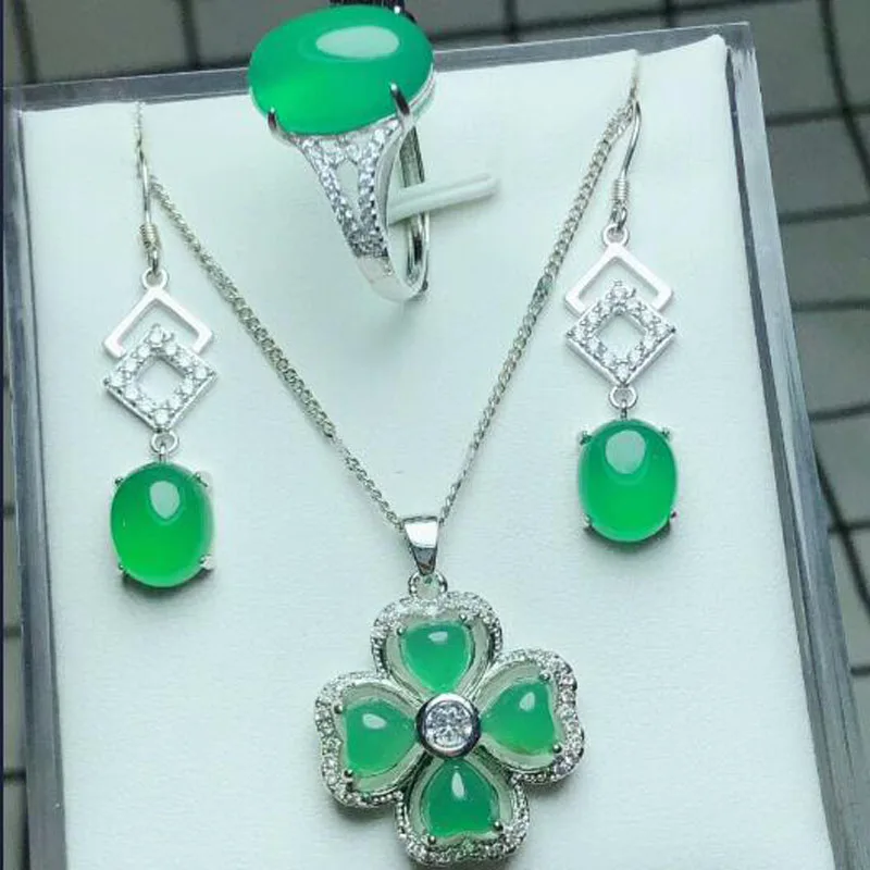 

Комплект из колье, серёг и кольца, из серебра 925 пробы