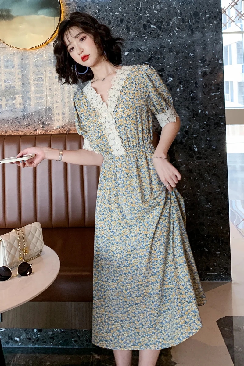 

2021 summer new temperament age-reducing skirt fashion lace neckline floral casual simple comfortable dress women