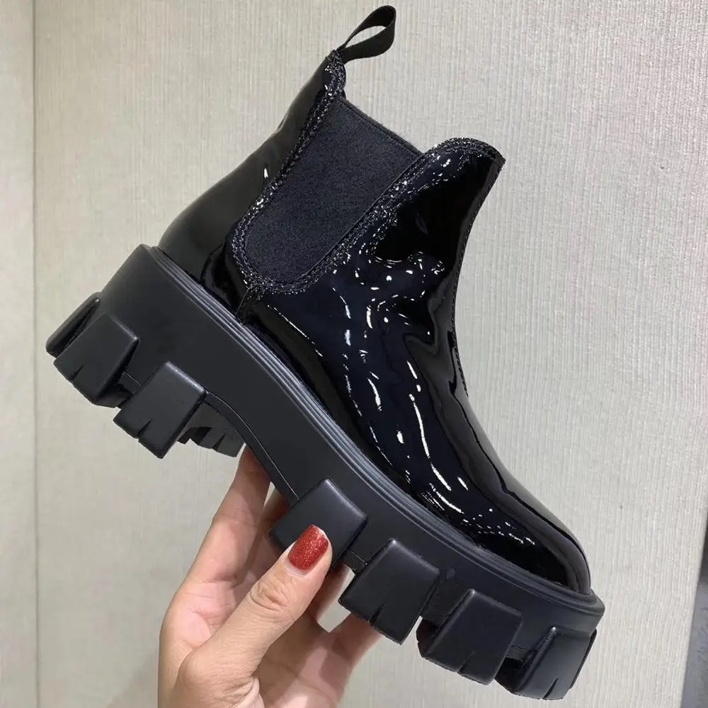 Женские ботинки из лакированной кожи Черные ботильоны на платформе без застежки