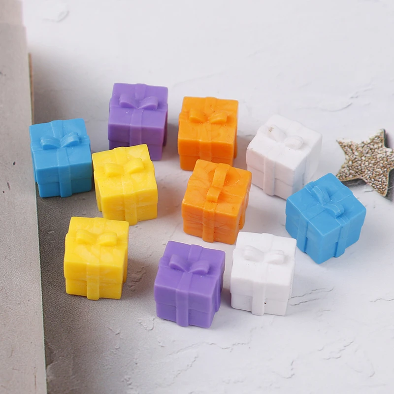 

2Pcs 1/12 Dollhouse Miniature Christmas Gift Box Resin Pretend Play Mini Doll House Furniture Decoration Accessories Toys