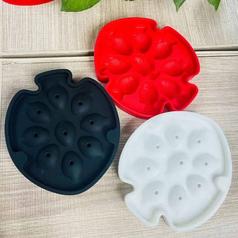 Силиконовая форма для льда с крышкой принтом маленькие рыбки коробочка