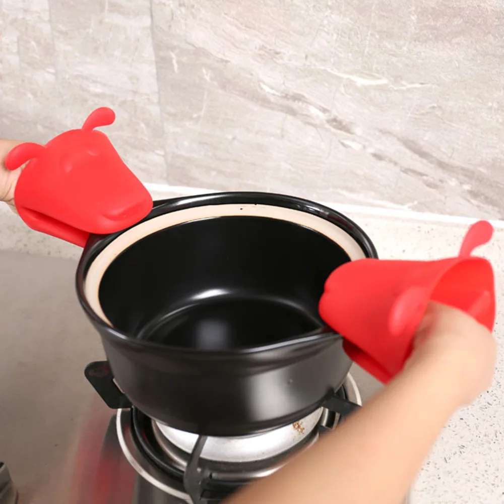 

2Pcs Lovely Animal Shape Silicone Heat Resistant Anti-Scald Anti-Skid Kitchen Use Oven Mitts (Red)