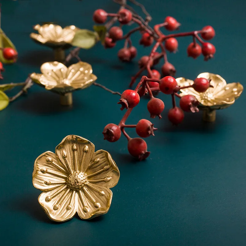 

Flower shape/ Solid Brass Gold Furniture Handles Door Knobs and Handles for Cabinet Kitchen Cupboard Drawer Pulls