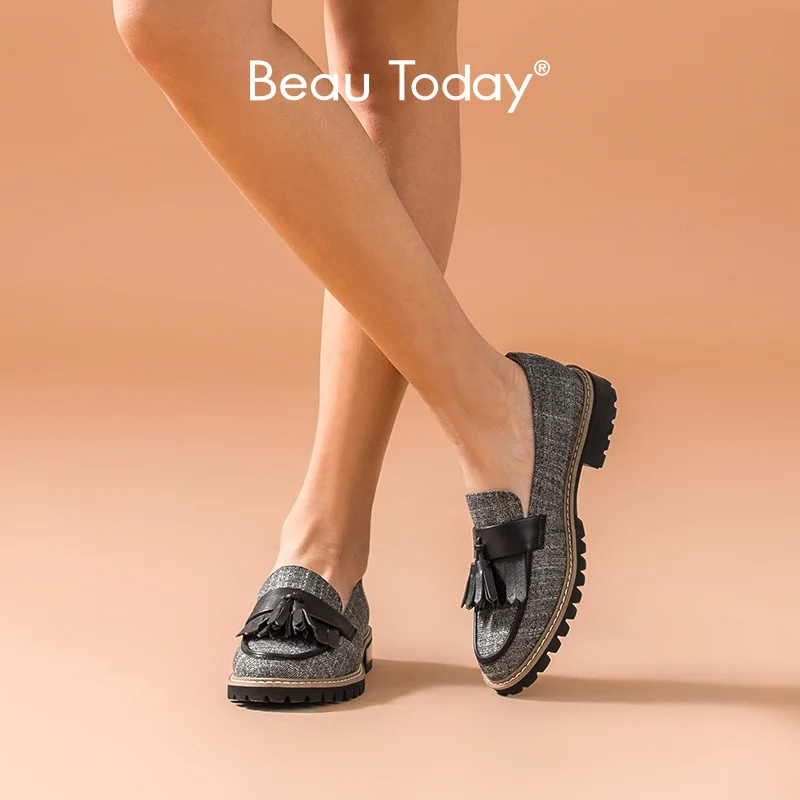 Лоферы женские демисезонные из натуральной коровьей кожи с бахромой и круглым