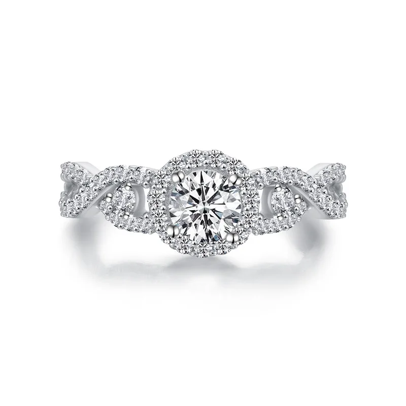 

Женское кольцо из серебра 925 пробы с искусственным бриллиантом 0,5 карата