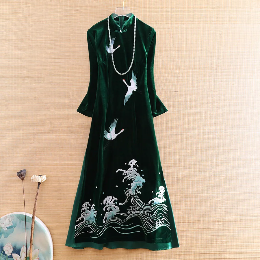 

Chinese Style Women Qipao Dress Autumn Royal Embroidery Crane Vingtage Elegant Lady Luxurious Velvet Cheongsam Dress S-XXL