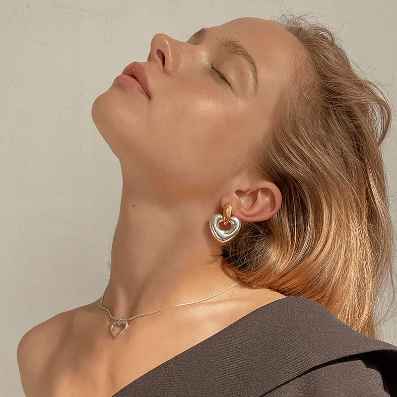 Женские серьги-гвоздики в виде капель воды AOMU простые двухцветные с прострочкой