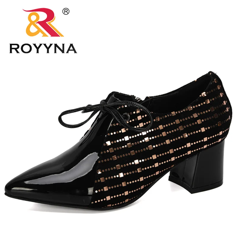 ROYYNA/Новинка 2019 года дизайнерские модные туфли-лодочки женские кожаные туфли на