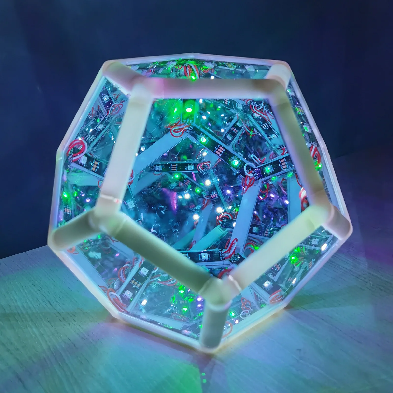 

Infinite Dodecahedron Color Art Night Light USB Exquisite Cool Color Art Lamp Interior Backdrop Light Home Christmas Decoration