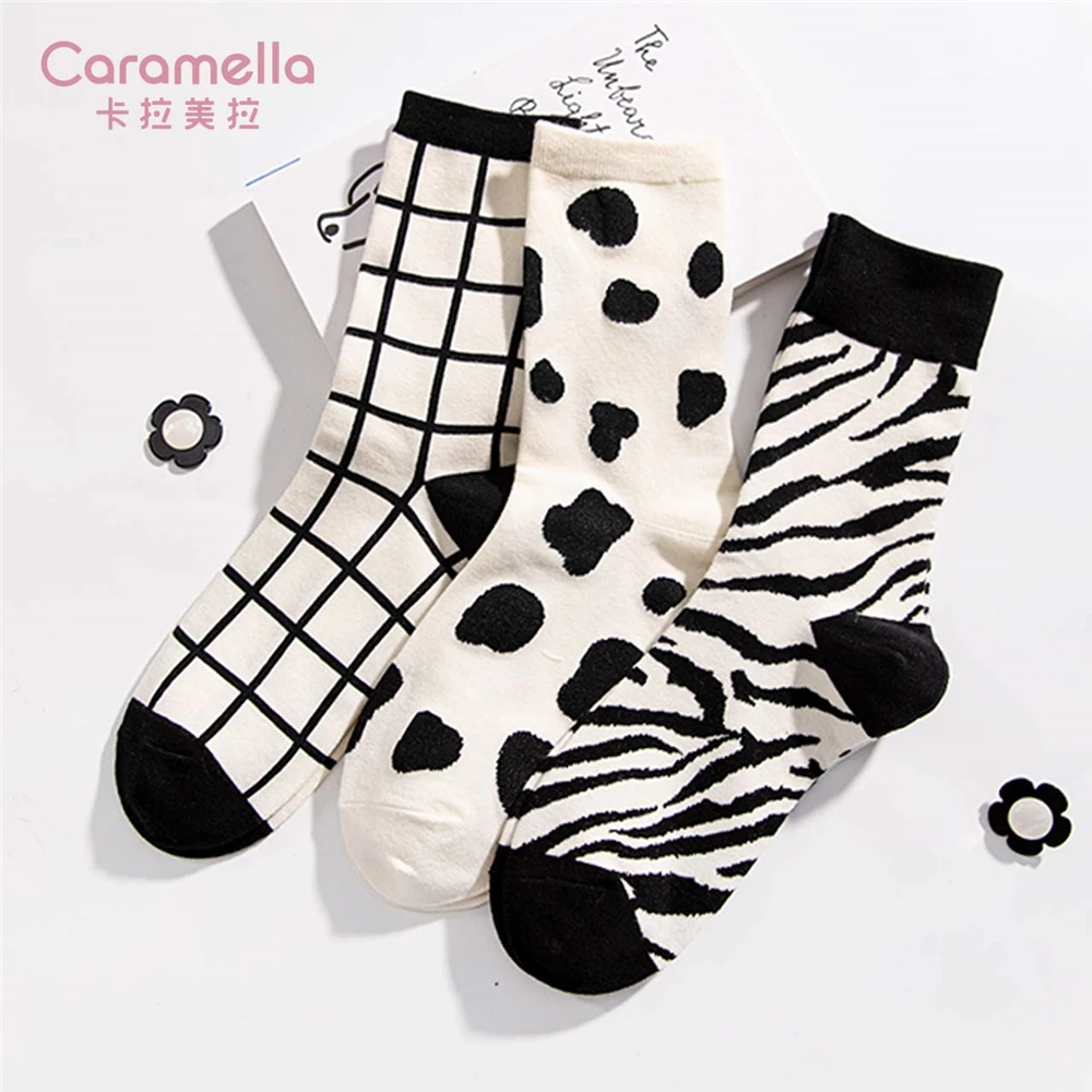 

Caramella 2020 новые женские хлопковые носки для мальчиков, 3 пар/лот черный, белый цвет короткие носки с милым узором под корову, девочек носки чер...
