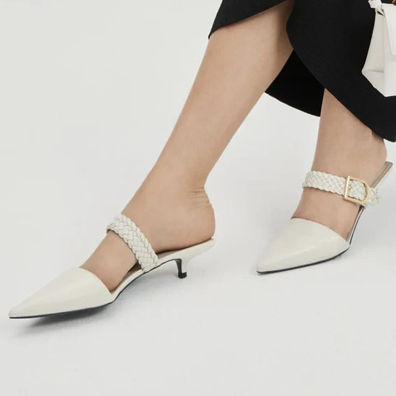 

Шлепанцы женские кожаные с острым носком, на тонком каблуке, с металлической пряжкой