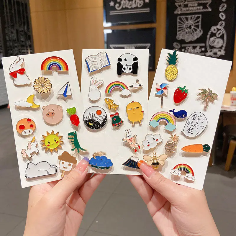 Случайные значки милые INS Tide персонализированные булавки аксессуары Карикатуры Одежда Металлические Маленькие ювелирные изделия бесплатная доставка.