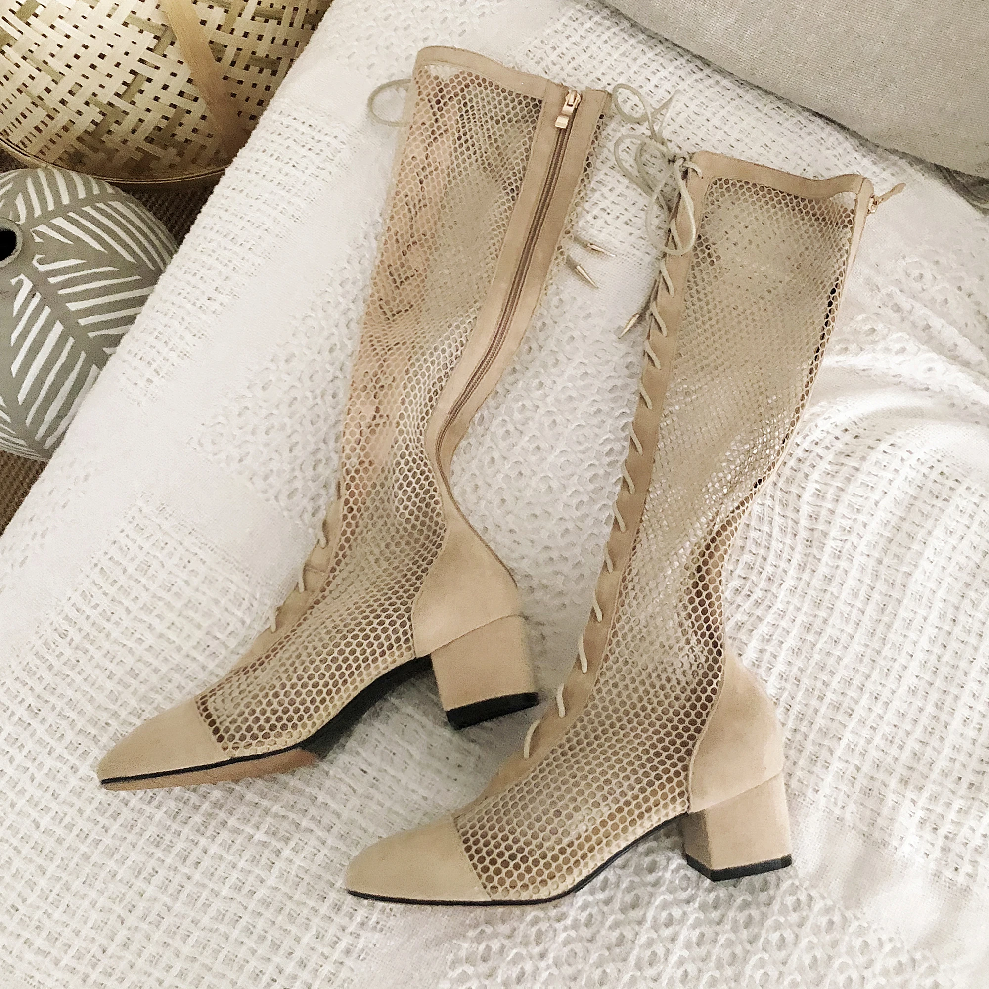 Harga Asli Niat Wanita Bergaya Air Mesh Sepatu Bot Setinggi Lutut Square Toe Square Heels Boots Populer Aprikot Sepatu Ringkas Seksi