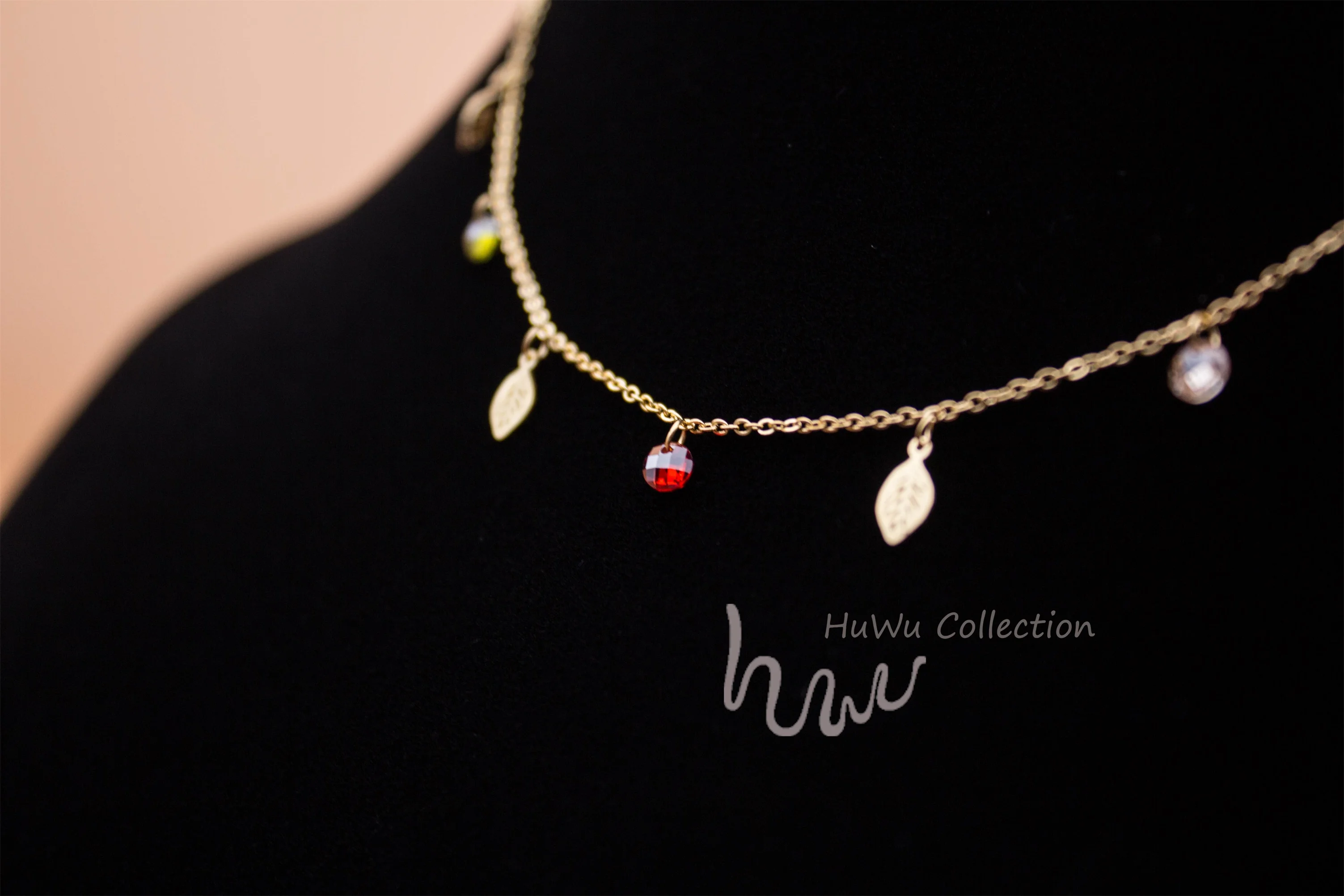 Уникальные кулоны колье с листьями и разноцветными цирконами подвески для