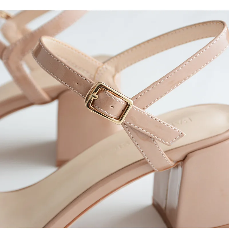 Сандалии женские из лакированной кожи на высоком каблуке 5 см|Боссоножки и