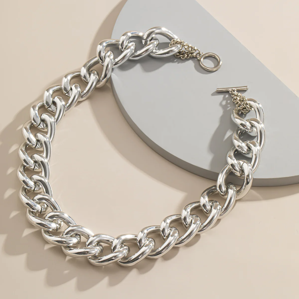 

Fashion Asymmetric Lock Necklace for Women Twist Gold Silver Color Chunky Thick Lock Choker Chain Necklaces Party Jewelry luxury