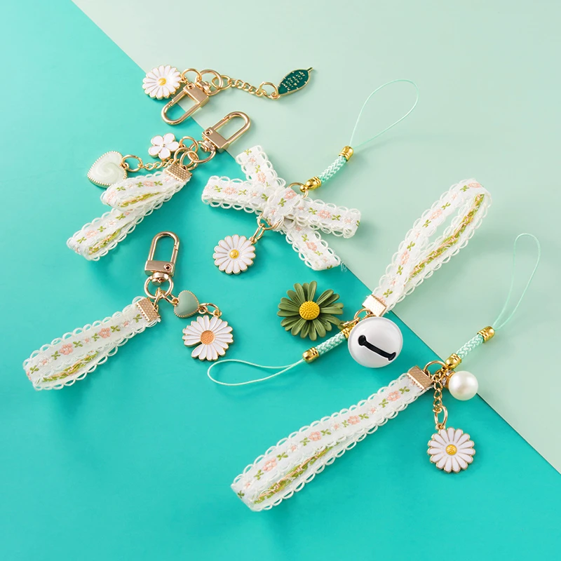 

Cute Fresh Ins Daisy Key Ring Pendant Creative Flower Heart Charm Lace Keychain Women Phone Airpods Bag Ornament Couple Gift