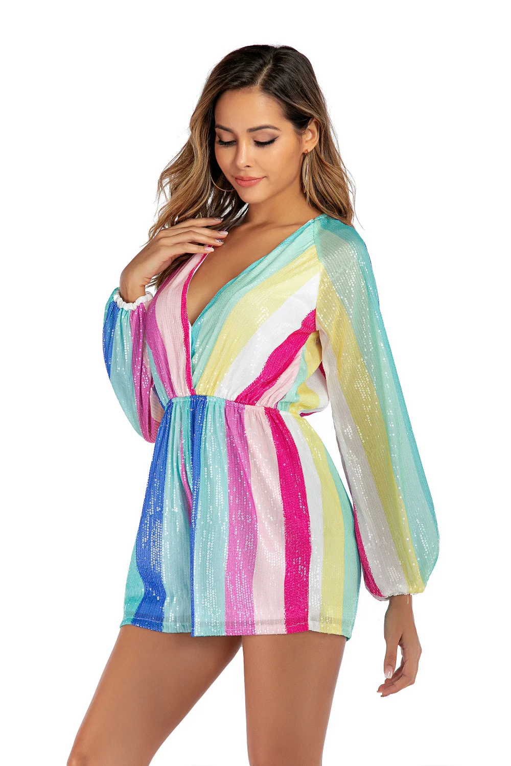 Женский пляжный комбинезон в полоску короткий с глубоким V образным вырезом и