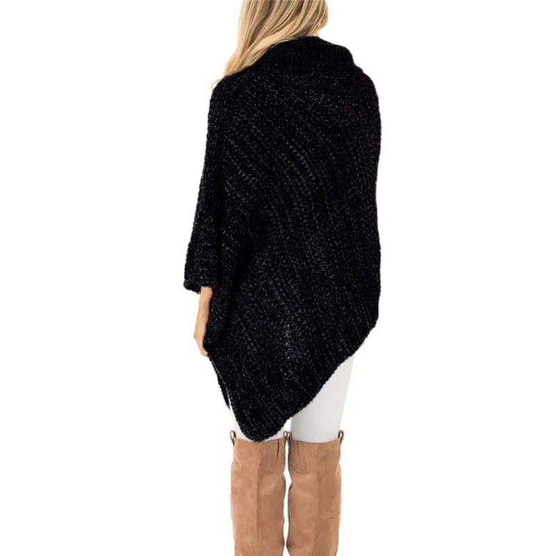 Женский вязаный пончо с воротником под горло пуговицами и асимметричным подолом