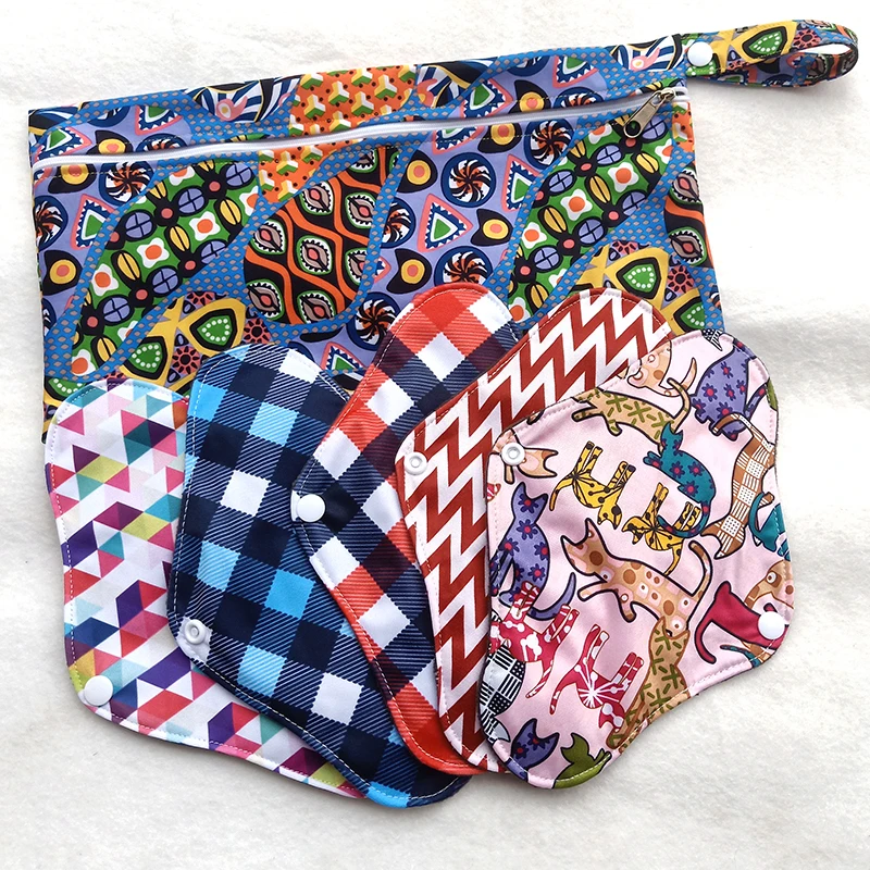 

[Lecy Eco Life] 5pcs foldable cloth panty liner with one waterproof bag, sanitary pads with stay dry bamboo charcoal surface