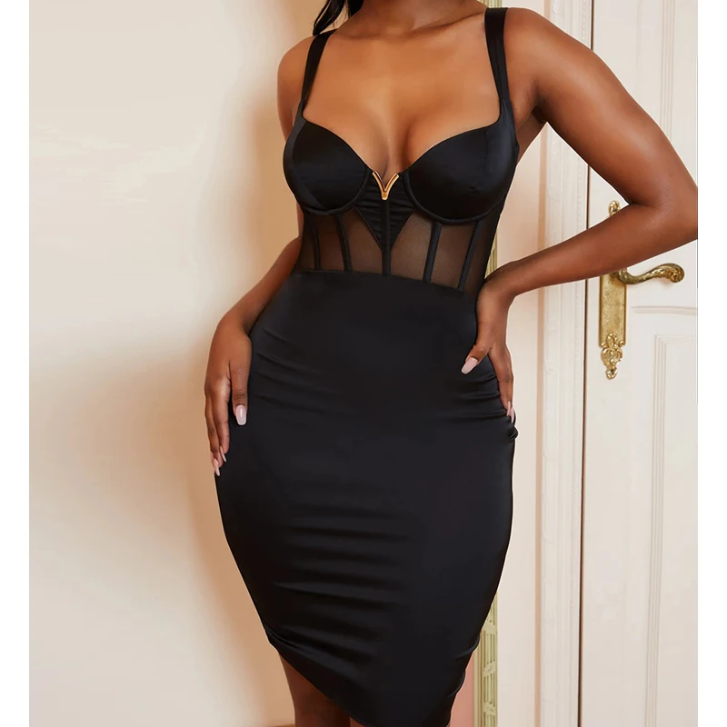 Женское платье-карандаш с глубоким V-образным вырезом на тонких бретельках |