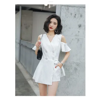 Женский костюм с шортами и двойным рядом пуговиц в полоску | Женская одежда