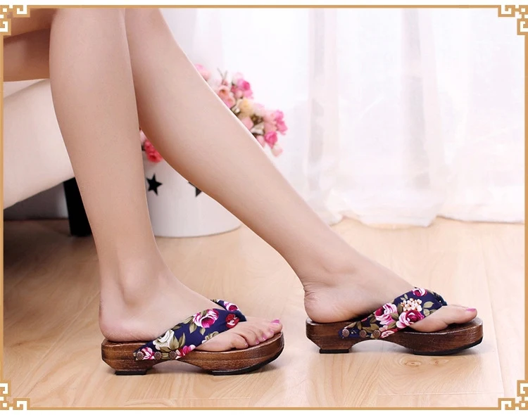 Сандалии женские деревянные в японском стиле пляжные шлепанцы с круглым носком