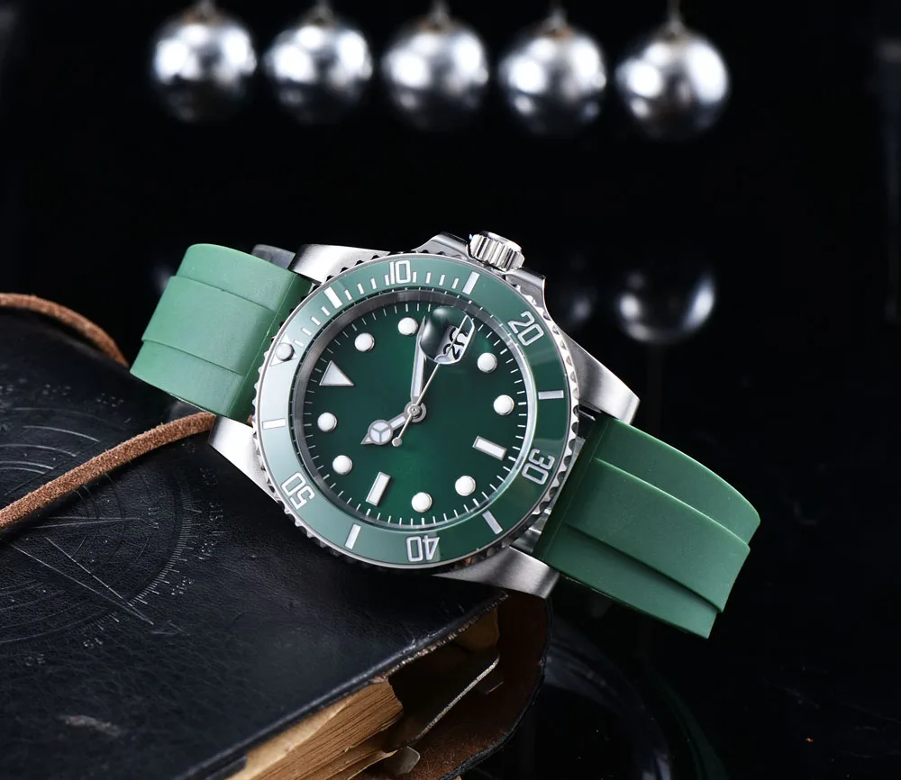 

Men's Watch Automatic Movement green Aseptic Dial Ceramic Rotating Bezel Stainless Steel Bracelet