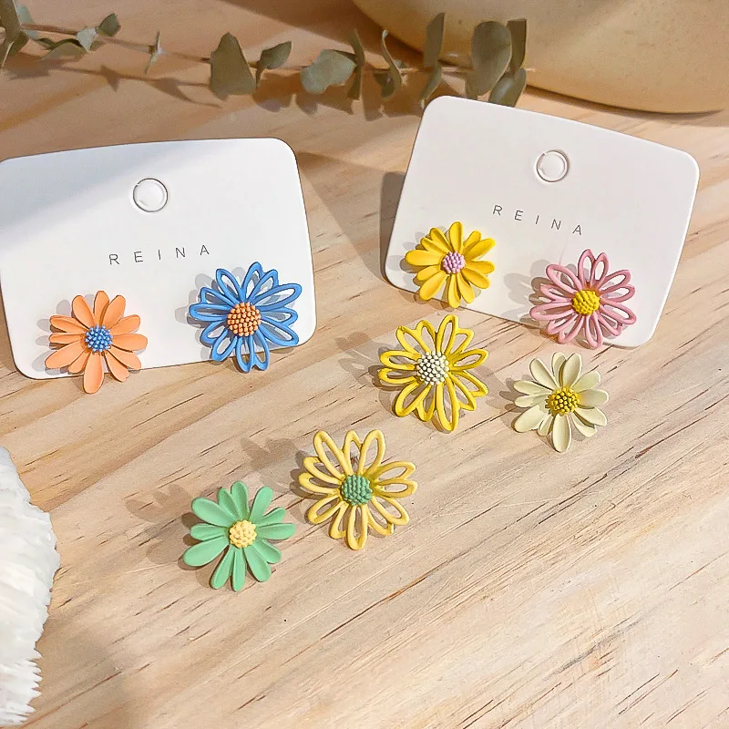 Серьги гвоздики Асимметричные маленькие в Корейском стиле для