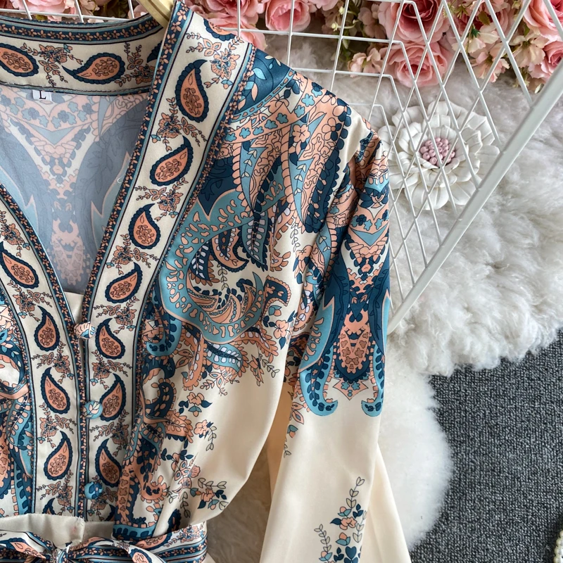 

Palace style V-neck dress spring new style European and American retro printed puff sleeve foreign temperature soft long skirt