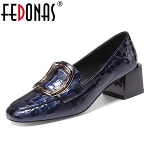 FEDONASвесна-лето; модные разноцветные женские туфли-лодочки из натуральной кожи; лоферы на высоком каблуке без застежки; Женская офисная обувь