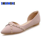 Летняя модная обувь, женские балетки на плоской подошве, женские мягкие слипоны, туфли с заклепками и острым носком, женская обувь
