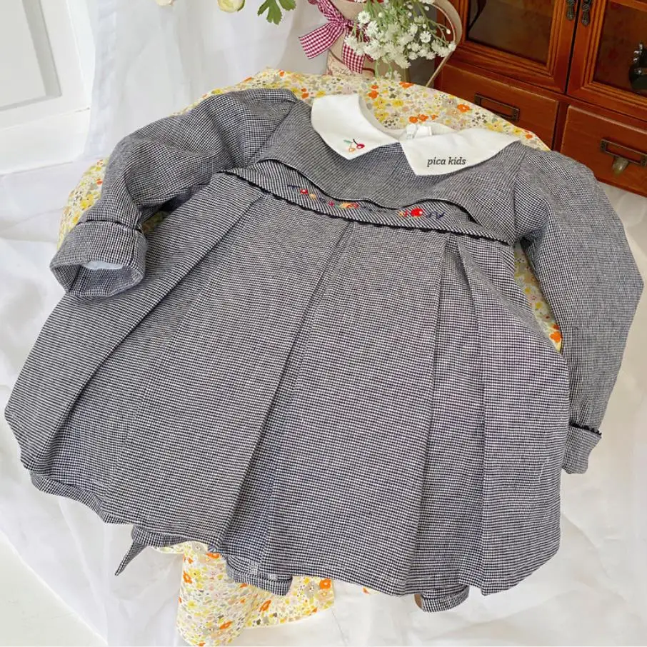 

2020 autumn vintage Spanish plaid embroidered princess dress kids long sleeve peter pan collar bottoming dress