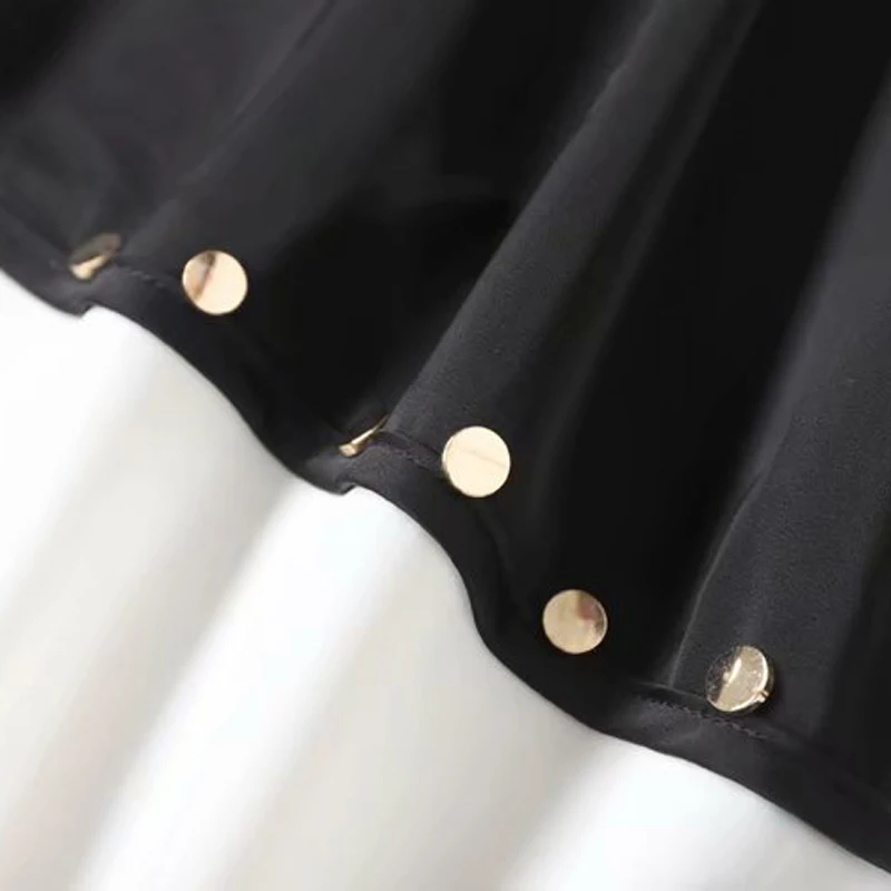 Женское платье с длинными рукавами черно белое Свободное v образным вырезом и