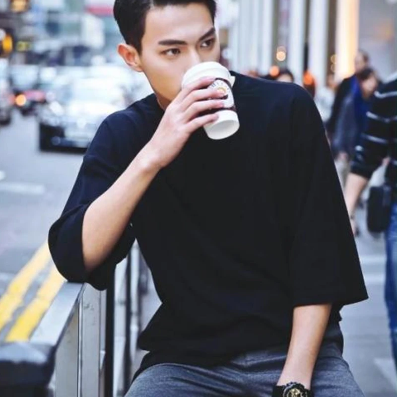 Японская одноцветная свободная Мужская футболка со средним рукавом и круглым