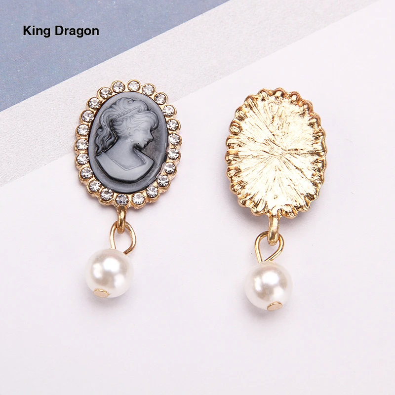 King Dragon Новое поступление жемчужная пуговица со стразами используемая для