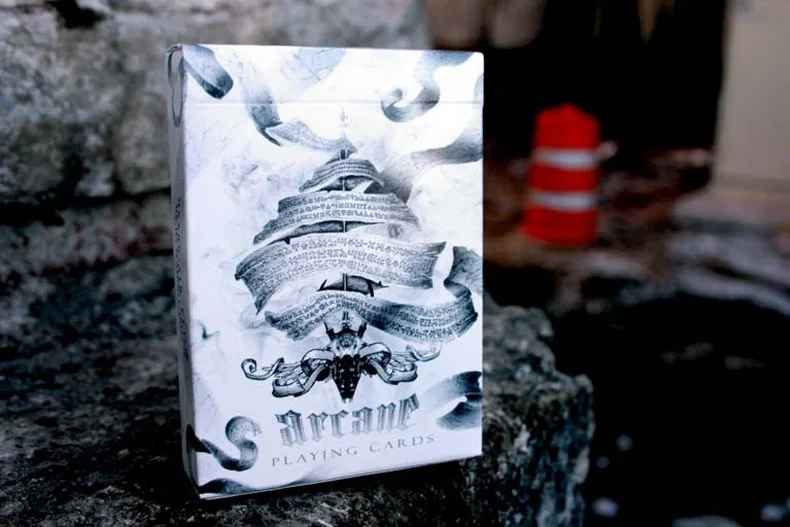 Белый Ellusionist Black Arcane Deck черные/белые волшебные карты, игральные карты, покер, магии для сцены, фокусы для профессионального волшебника - Цвет: Белый