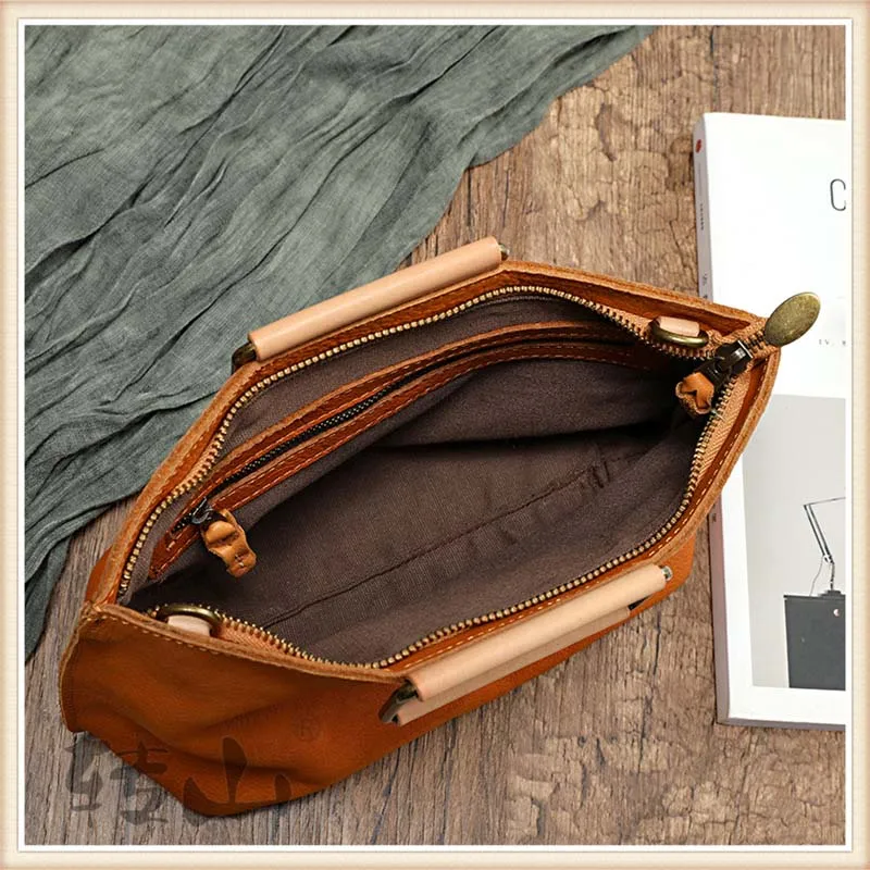 

AETOO Vegetable tanned leather cowhide handbags tree cream leather retro top layer portable diagonal bag