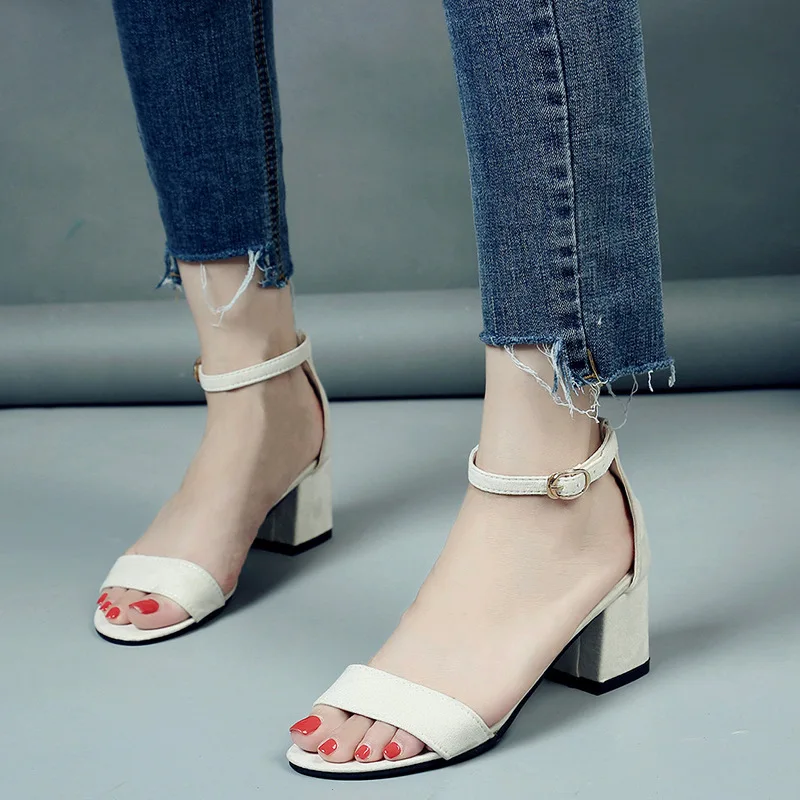 Сандалии гладиаторы женские с ремешком на щиколотке модные босоножки массивном