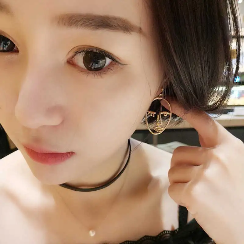 Индивидуальная маска для лица Модные серьги с абстрактным дизайном женщин