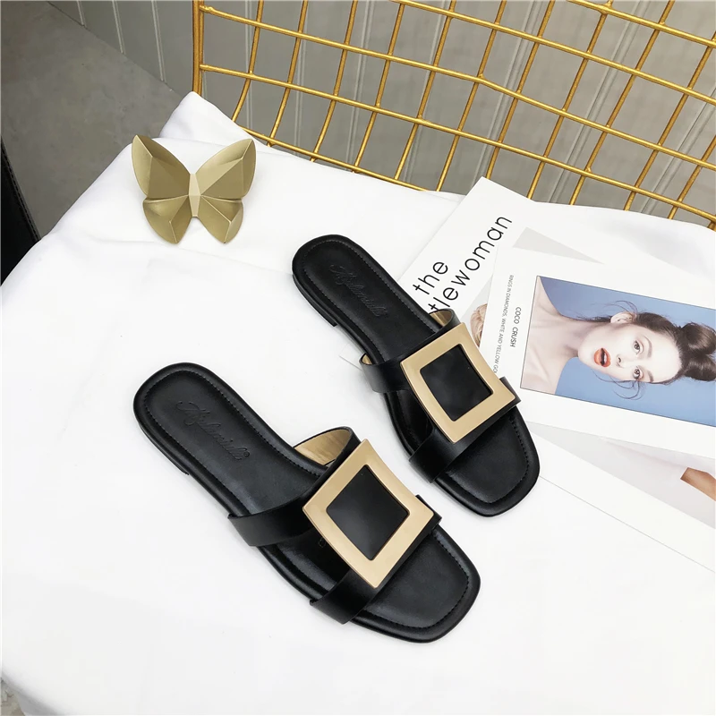 Домашние тапочки модные шлепанцы с пряжкой женские летние на плоской подошве