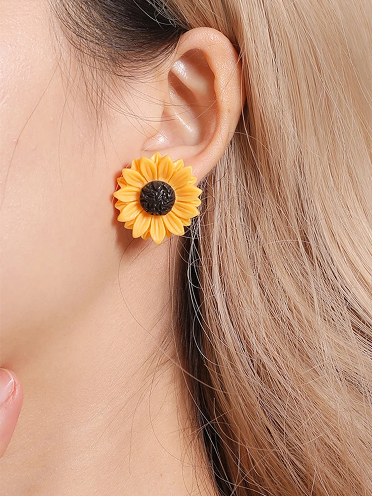 

Sasusp Sunflower Earrings For Women Stainless Steel Post Earrings Chrysanthemum Ear Studs femme Fashion Jewelry Gift